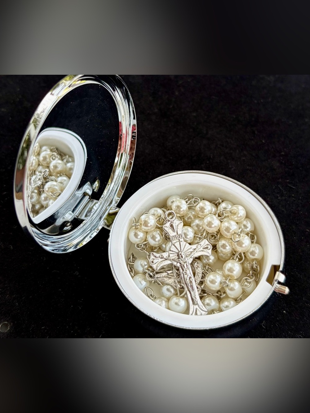 NIB Rosary in Sterling Silver with Faux Pearls in it’s own compact - Picture 2 of 6
